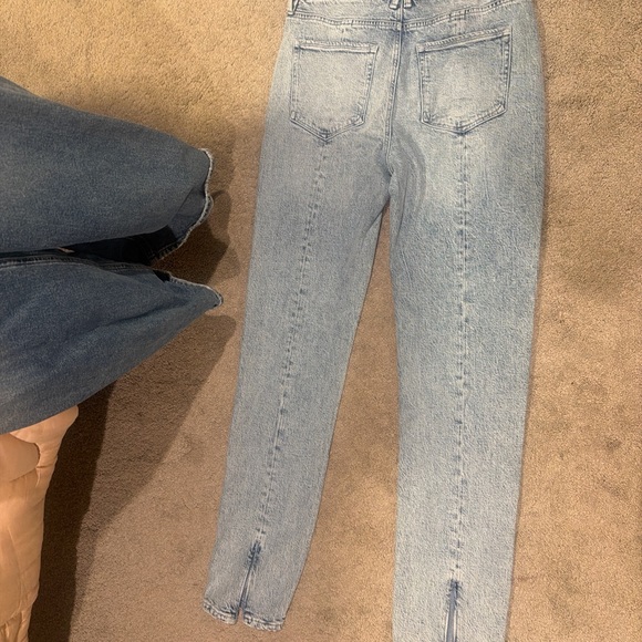 Good American Light Blue Straight Leg Jeans - Picture 5 of 5